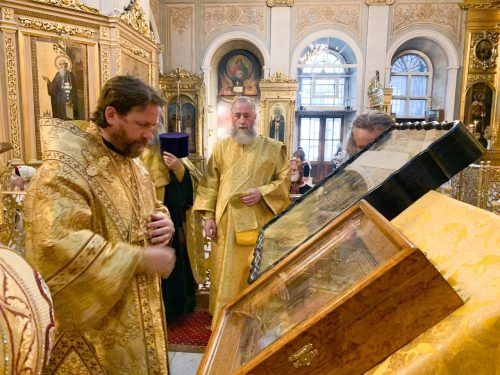 Накануне  дня Всех святых, в земле Русской просиявших епископ  Фома совершил всенощное бдение в Богоявленском соборе