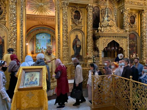 В Богоявленском соборе епископ Фома совершил Божественную литургию