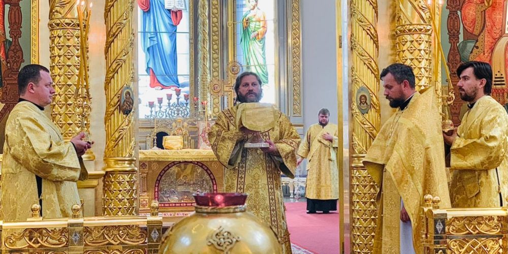 Божественную литургию в Георгиевском соборе совершил епископ Фома