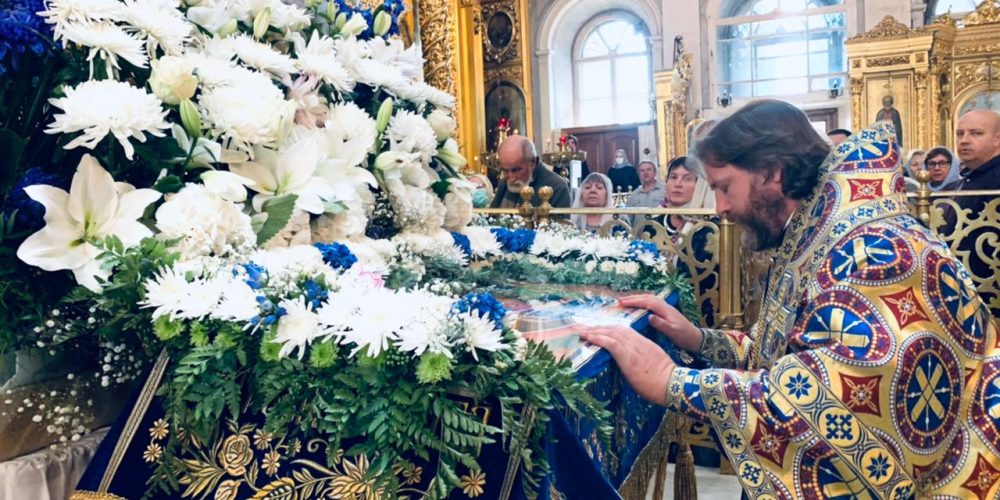 В праздник Успения Пресвятой Богородицы епископ Фома совершил Литургию в Богоявленском соборе