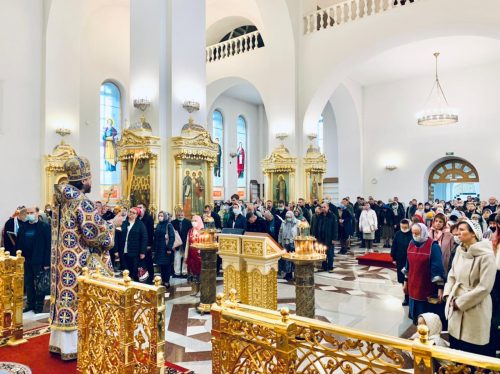 В отдание праздника Успения Пресвятой Богородицы владыка Фома совершил Литургию в Георгиевском соборе Одинцова