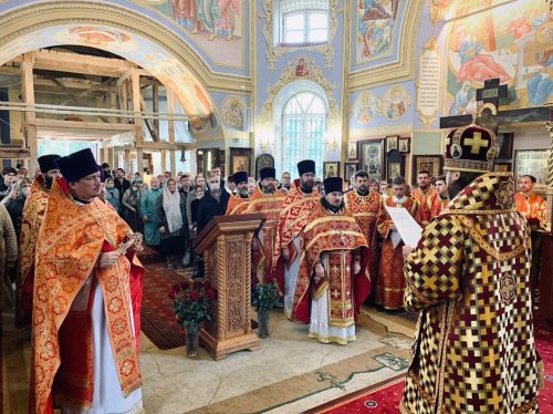 Епископ Фома совершил Божественную литургию в храме Рождества Иоанна Предтечи села Садки
