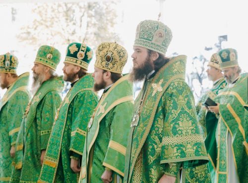 В день памяти преподобного Сергия Радонежского епископ Фома сослужил на Литургии в Успенском соборе Лавры