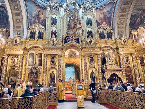 Епископ Одинцовский и Красногорский Фома совершил Литургию в Богоявленском кафедральном соборе