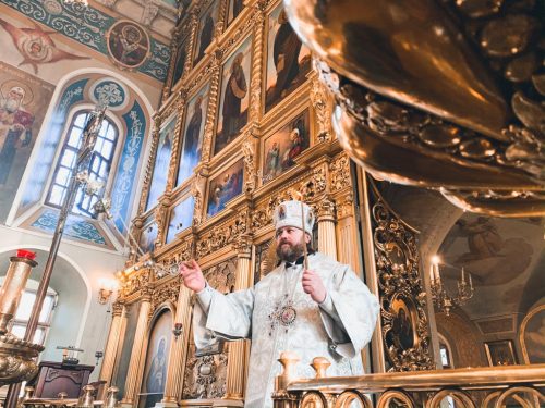 В Димитриевскую родительскую субботу епископ Фома совершил панихиду в в храме святителя Николая в Хамовниках