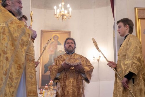Литургию в храме Казанской иконы Божией Матери в Орлово совершил епископ Фома
