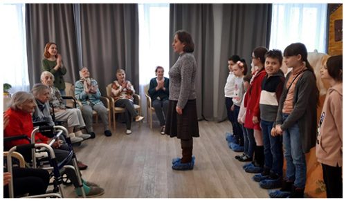 Артисты детского театра «Филенок» посетили резиденцию для пожилых людей «Идиллия»