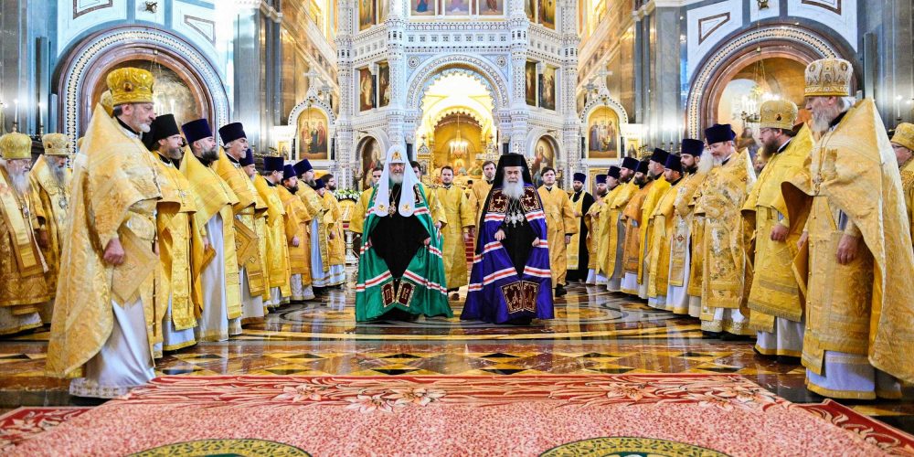 Епископ Фома сослужил за Божественной литургией, которую совершили предстоятели Русской и Иерусалимской Церквей
