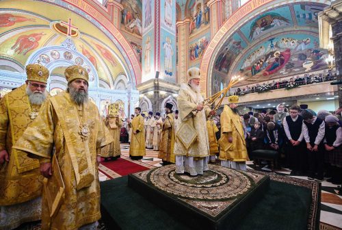 Епископ Фома сослужил Святейшему Патриарху за Божественной литургией в храме Христа Спасителя в Калининграде