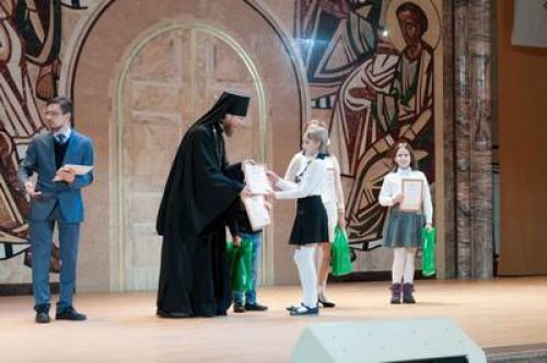Награждение конкурсантов Воскресной школы в храме Христа Спасителя
