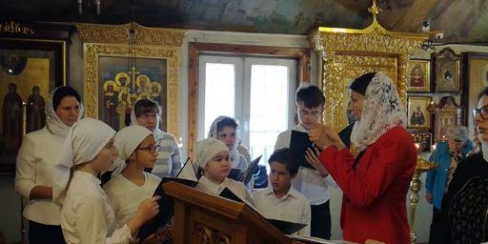 В субботу 20 мая в храме прп. Серафима Саровского в Кунцеве прошла «детская» Литургия.
