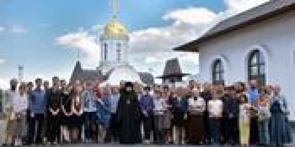 Молодые прихожане  храма Благовещения Богородицы в Федосьино приняли участие во встрече с епископом Люберецким Серафимом, председателем Синодального отдела по делам молодежи