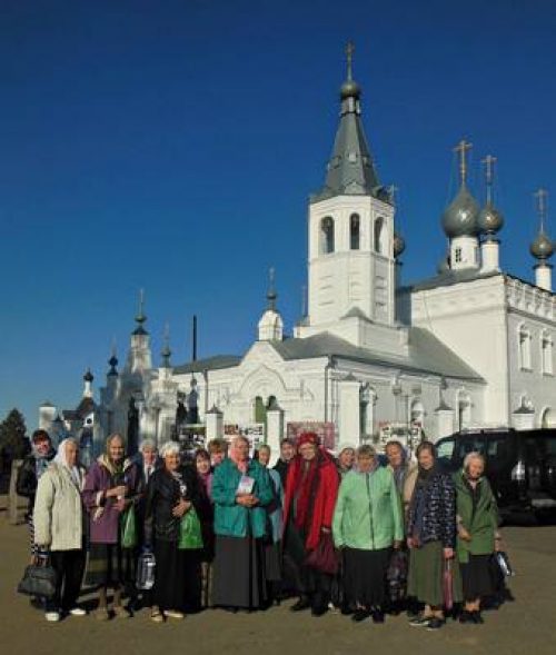 Верующие молитвенно поклонились святыням Ярославской земли