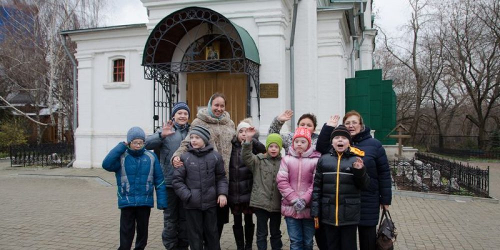 Храм святителя Димитрия Ростовского посетили дети из коррекционной школы