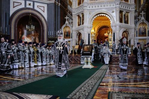 В среду Страстной седмицы Предстоятель Русской Церкви совершил Литургию в Храме Христа Спасителя в Москве