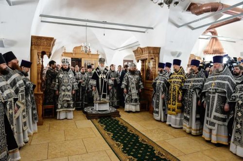 В понедельник Страстной седмицы Святейший Патриарх Кирилл совершил Литургию в Донском ставропигиальном монастыре