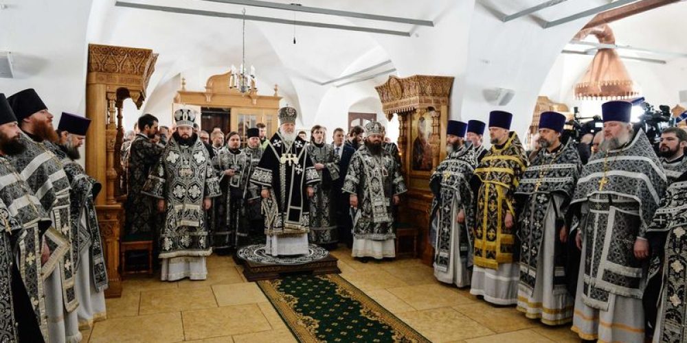 В понедельник Страстной седмицы Святейший Патриарх Кирилл совершил Литургию в Донском ставропигиальном монастыре