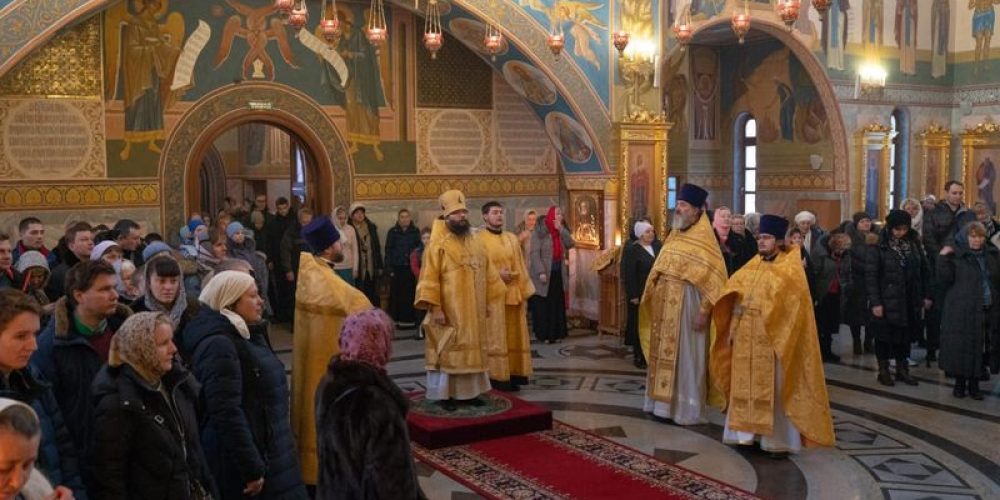 Архиерейское богослужение в Иверском храме в Очаково-Матвеевском г. Москвы