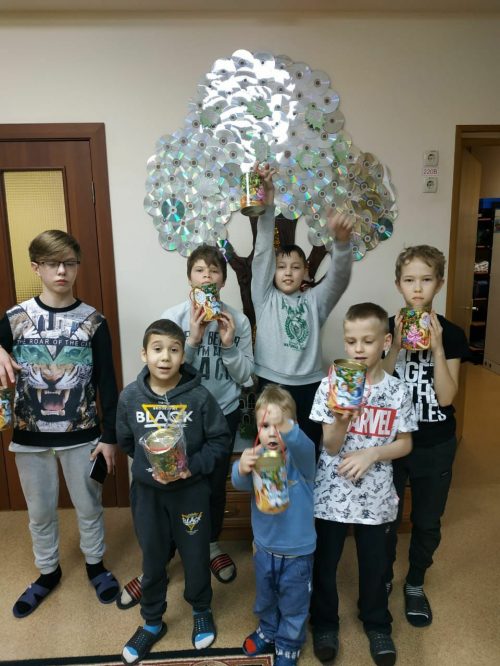 В Рождественские дни волонтеры храмов Западного викариатства передали подарки во все уголки России