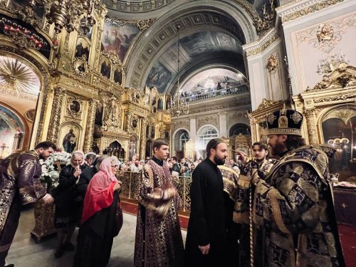 В канун праздника Воздвижения Креста Господня епископ Фома совершил всенощное бдение в Богоявленском соборе