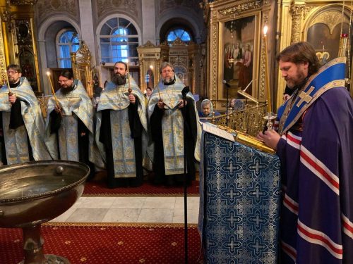 Епископ Фома совершил водосвятный молебен в канун празднования Казанской иконы Божией Матери