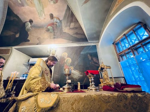 Литургию в храме Святителя Николая в Хамовниках возглавил архиепископ Одинцовский и Красногорский Фома