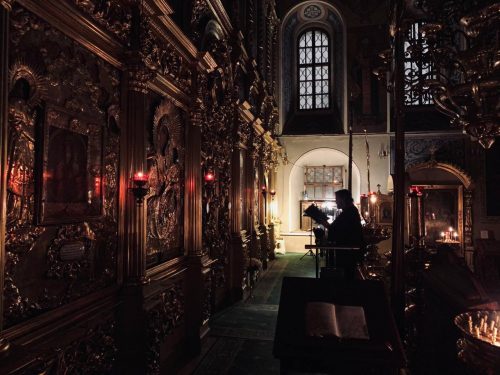 Накануне дня памяти праведного Иоанна Кронштадтского архиепископ Фома совершил полиелейную службу