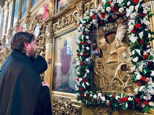 Епископ Одинцовский и Красногорский Фома совершил всенощное бдение в храме святителя Николая в Хамовниках