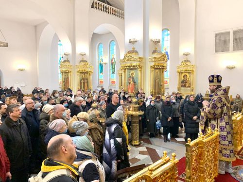 Епископ Фома возглавил Литургию Иоанна Златоуста в Георгиевском соборе Одинцова