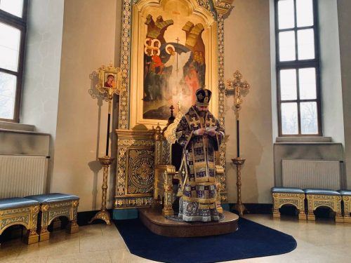 Заупокойную Божественную Литургию совершил епископ Фома в Георгиевском соборе Одинцова