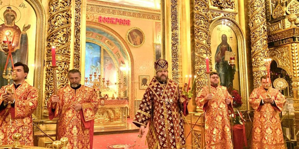 В праздник Пасхи епископ Одинцовский и Красногорский Фома возглавил Ллитургию в Богоявленском кафедральном соборе