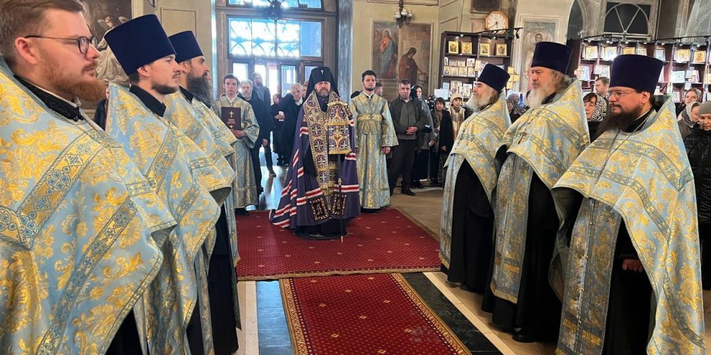 В канун Благовещения  архиепископ Фома совершил всенощное бдение в Богоявленском соборе