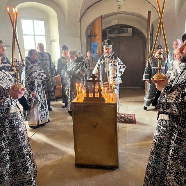Литургию Преждеосвященных Даров совершил архиепископ Фома в храме Покрова Пресвятой Богородицы