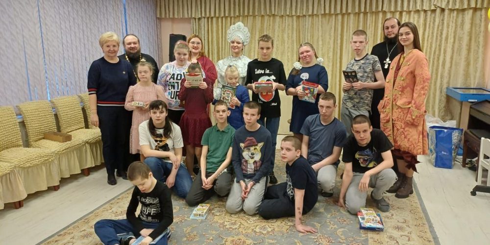 Духовенство и молодежный клуб храма Святителя Иова посетили воспитанников ГБУ ЦССВ «Сколково»