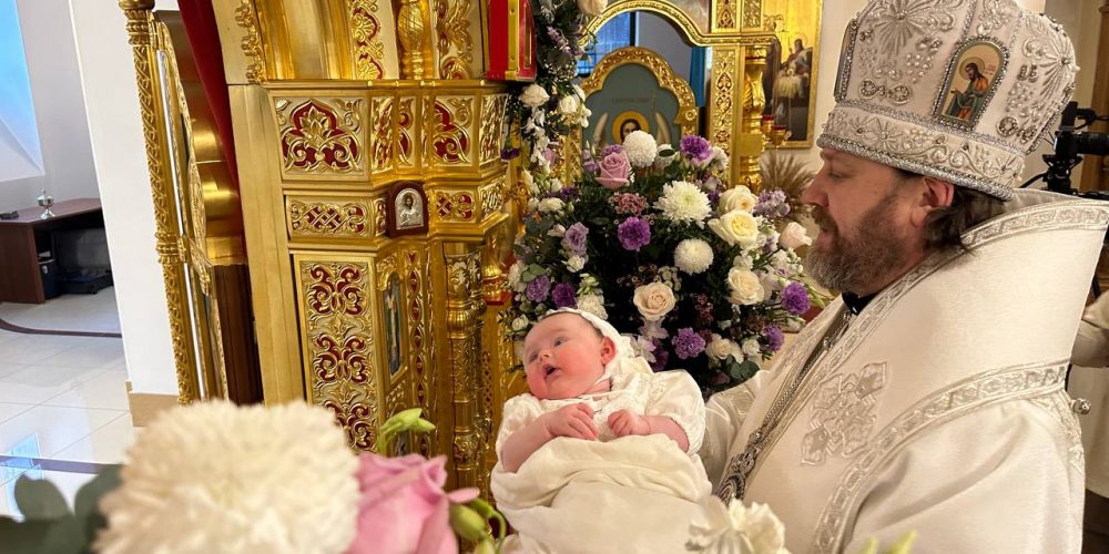 Архиепископ Фома совершил Крещальную литургию в храме Александра Невского в поселке Княжье озеро