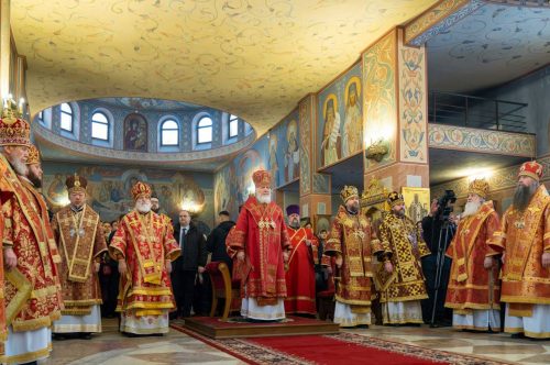 Архиепископ Фома сослужил Патриарху Кириллу за Литургией в Троицком храме в Балашихе