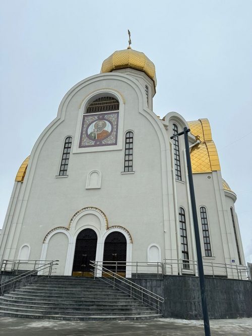 Первую Литургию в новом каменном храме кн. Владимира в Крылатском совершил архиепископ Фома