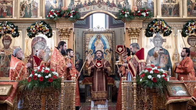 Архиепископ Фома совершил Литургию в престольный праздник в храме св. вмч. Георгия Победоносца на Поклонной горе