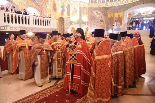 Епископ Одинцовский и Красногорский Фома возглавил Божественную литургию в Никольском соборе города Красногорска