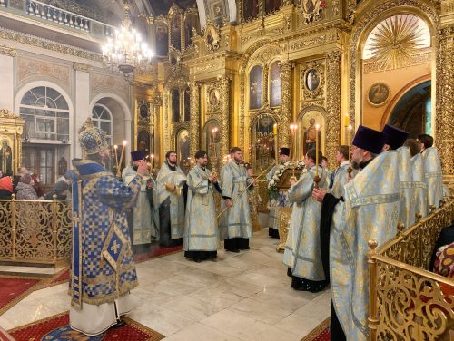 Епископ Павлово-Посадский Фома служил Литургию в праздник Введения во храм Пресвятой Богородицы