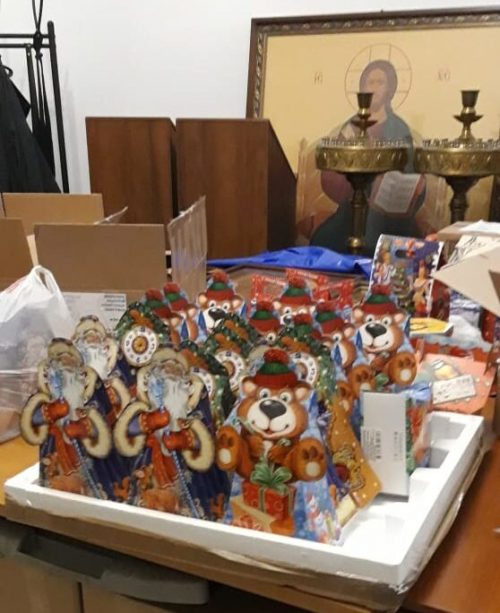 Волонтеры храма свт. Иова передали  подарки прихожанам храма Рождества Христова в Урюпинске