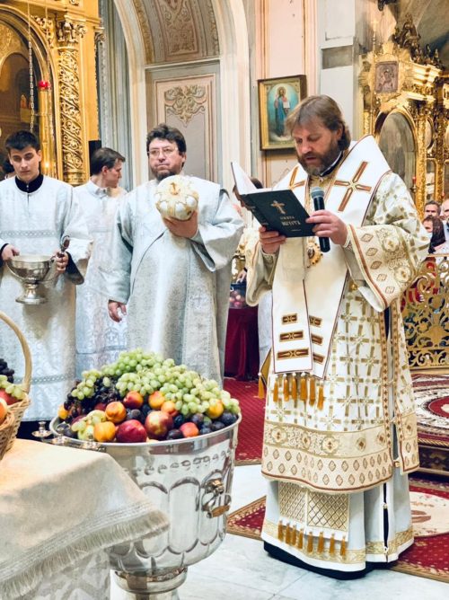 В праздник Преображения Господня епископ Фома совершил Литургию в Богоявленском соборе