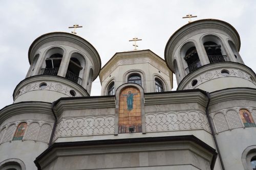 В праздник Толгской иконы Божией Матери епископ Фома совершил Литургию в Вознесенском соборе Звенигорода
