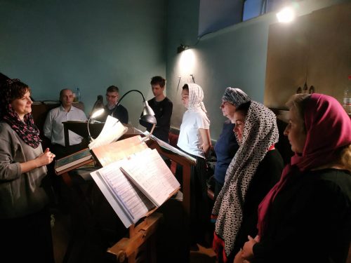 Воскресную Литургию в храме иконы «Знамение» в Кунцево сопровождал молодежный любительский хор