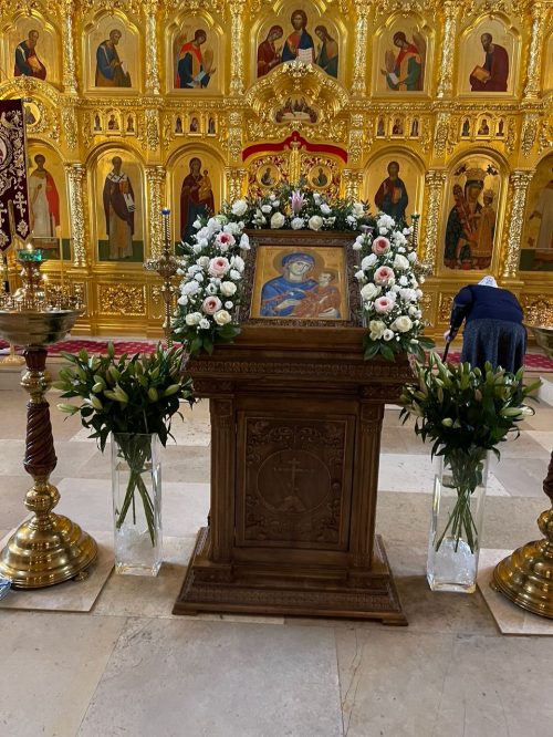 Престольный праздник встретили в храме иконы Божией Матери «Неувядаемый Цвет» в Рублево
