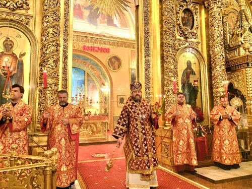 В праздник Пасхи епископ Одинцовский и Красногорский Фома возглавил Ллитургию в Богоявленском кафедральном соборе