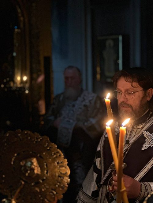 Архиепископ Фома совершил пассию в Богоявленском соборе в Елохове