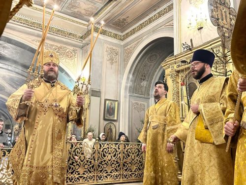 В Собор Пресвятой Богородицы архиепископ Фома совершил Литургию в Богоявленском соборе