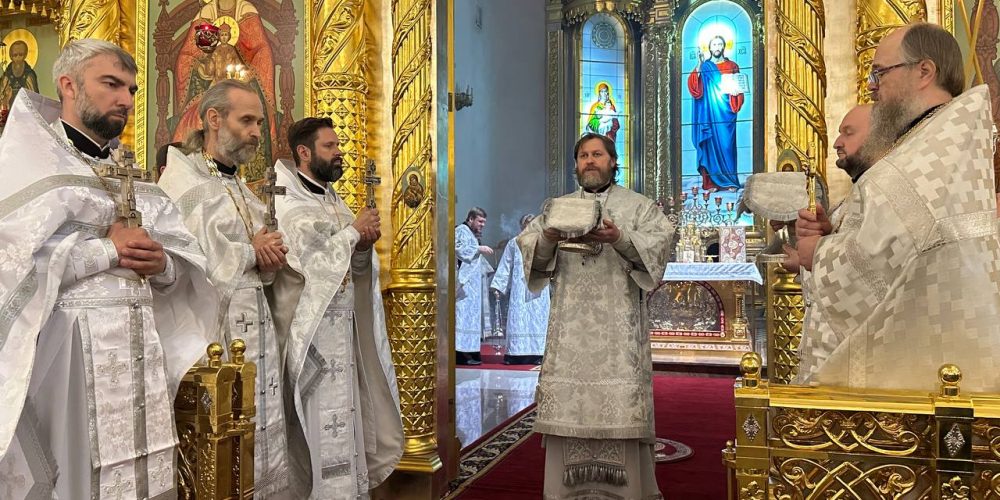В Лазареву субботу архиепископ Фома совершил Литургию в Георгиевском соборе Одинцова