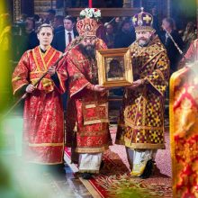 Архиепископ Фома сослужил Патриарху Кириллу за Пасхальной великой вечерней в Храме Христа Спасителя